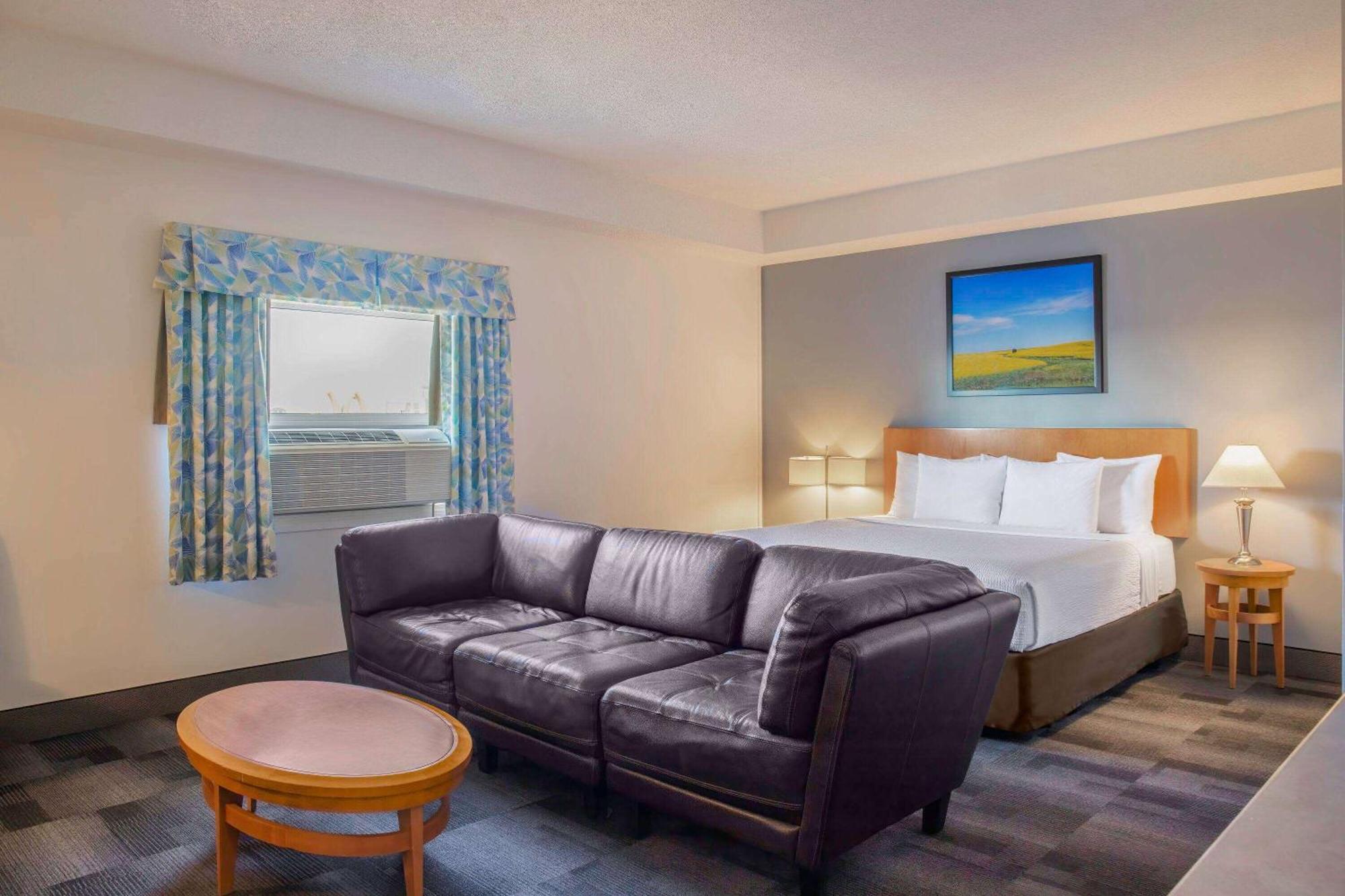 Days Inn & Conference Centre By Wyndham Camrose Norsemen Exterior photo