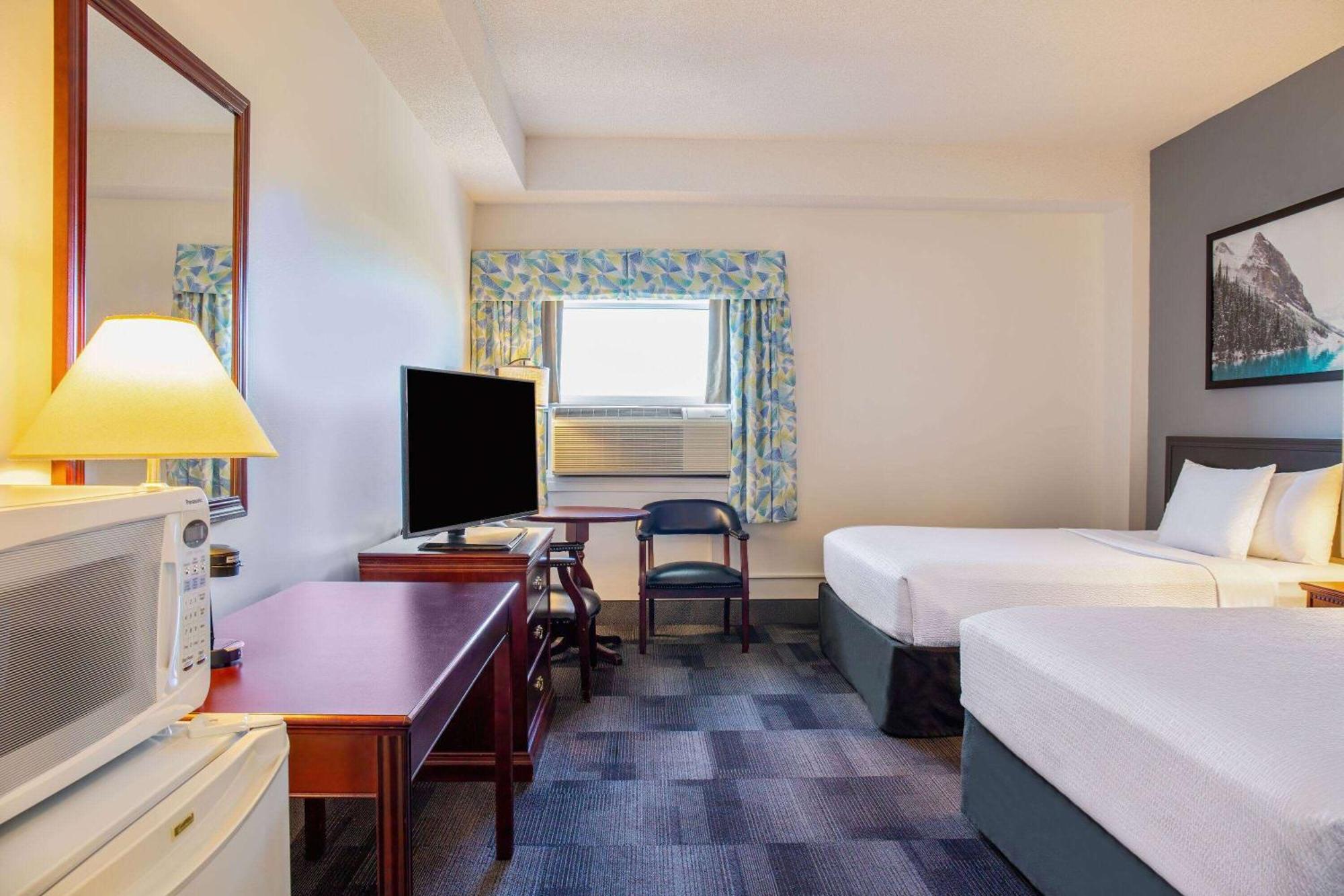 Days Inn & Conference Centre By Wyndham Camrose Norsemen Exterior photo