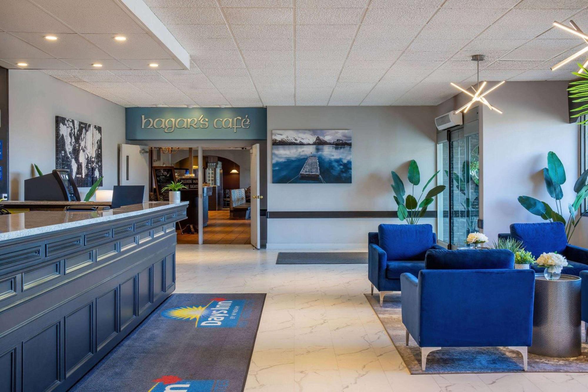 Days Inn & Conference Centre By Wyndham Camrose Norsemen Exterior photo